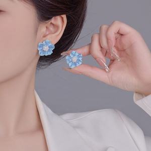 Boucles d'oreilles clous géométriques en argent tibétain style antique français, zircon, haut de gamme, élégantes pour femme, plaqué or, bleu clair, tendance - Product Image 2