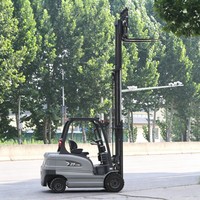 Chariot élévateur électrique à charge rapide de 2,5 tonnes alimenté par batterie lithium-ion pour le transport de marchandises en entrepôt