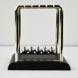 YIWUPOWER Newton Cradle, boules d'équilibre, design carré classique avec base noire, jouet de physiothérapie pour soulager le stress, pour les étudiants - Product Image 2