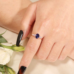 Bagues de fiançailles personnalisées en <span class=keywords><strong>tanzanite</strong></span> ovale de luxe en argent pur plaqué or <span class=keywords><strong>rose</strong></span> 925 pour femmes - Product Image 4