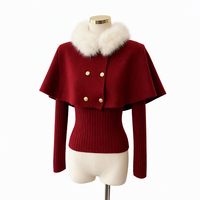 Pull en tricot style cape à deux pièces avec col en fourrure de renard amovible