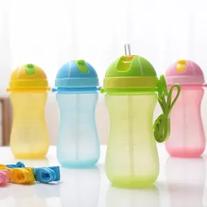 Botella de plástico transparente con pajita en forma de anillo y sin BPA para niños, Rk-3455 / 3456