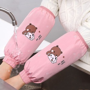 Mangas de protección para brazos Little Bear, color rosa, resistentes al agua, para uso diario en la cocina - Product Image 1