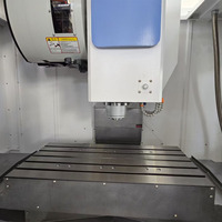 Centre d'usinage vertical VMC1165, fraiseuse CNC 3 axes, haute précision, broche BT40 pour le traitement des pièces métalliques