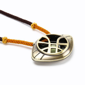 Film <span class=keywords><strong>Dr.</strong></span> <span class=keywords><strong>Strange</strong></span> Necklace Metal Luminous Eye Pendant Jewelry para hombres Cos Props - Product Image 6