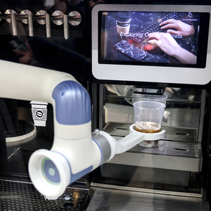 Customizable <b>Fully</b> <b>Automatic</b> Intelligent Robot Arm <b>Coffee</b> Vending <b>Machine</b> Multi-Flavor Espresso Latte Maker Compressor Cooling - Product Image 2