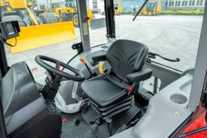 Trattore Yto Nuovo Modello Agricolo 110 CV per Lavori Pesanti con Set Completo di Accessori in Vendita - Product Image 6