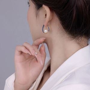 Pendientes de Perlas con Incrustaciones de Circonita, Estilo Europeo Americano, Geométricos, de Cobre Chapado en Oro, Plata S925, Regalo Moderno para Mujer - Product Image 3