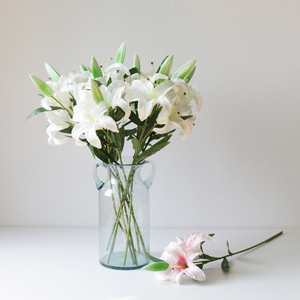 <span class=keywords><strong>Fiore</strong></span> di Giglio Bianco Artificiale a 3 Teste in PU Effetto Reale, Vendita Calda per Decorazioni Casa, Matrimoni e Feste di Compleanno - Product Image 4