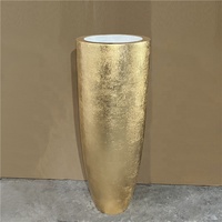Vas Bunga Bentuk Klasik Modern Berlapis Epoxy Emas Fiberglass Xinyifeng Grosir untuk Dekorasi Rumah Mewah, Pernikahan, dan Taman