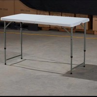 Klappbarer Kunststoff-Gartentisch 4 Fuß Höhenverstellbar Faltbare Tragbare Bank Eklektisches Design