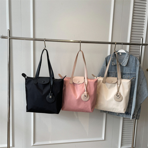 <span class=keywords><strong>Sac</strong></span> fourre-tout pliable pour femme, imperméable, léger, <span class=keywords><strong>sac</strong></span> à bandoulière, <span class=keywords><strong>sac</strong></span> à main pour femme, vente en gros personnalisée - Product Image 4