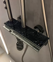 Ensemble de douche de salle de bain à une poignée avec affichage numérique intelligent LED Robinets thermostatiques en aluminium au fini chromé avec jet de pluie doux