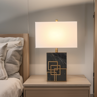 Lampe de table en marbre de luxe orientale avec texture de pierre naturelle claire, style Bauhaus, lampe de bureau pour chevet, chambre à coucher, canapé, hôtel