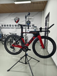 Vélo de course sur route TWITTER TT, vélo de triathlon T3 Wheeltop, vélo électrique sans fil à 24 vitesses, vélo en carbone avec roues en carbone 3K - Product Image 3