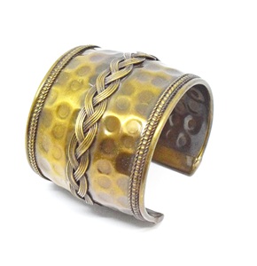 Réductions sur les bijoux de Noël 2024 : Bracelet triangle en laiton massif pour femme, manchette en laiton robuste pour l'hiver, bijoux - Product Image 5