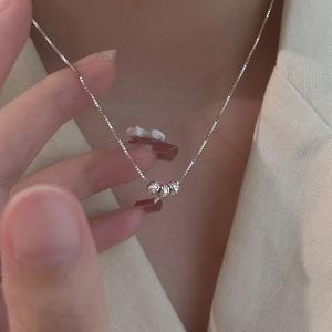 Collar con Colgante de Diamantes Brillantes Mini en Plata de Ley S925, Exquisito Collar de Cuentas Fino Versátil en Azul Marino - Product Image 4