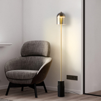 Lampe de sol en marbre moderne décorative pour coin de chambre d'hôtel Kasanto avec abat-jour en verre et lumière LED