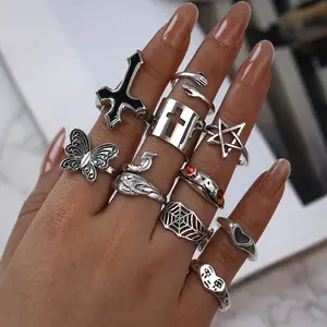 Schwarze Würfel Vintage Spades Ace versilbert Retro Strass Charm Billard Punk Gothic Herz Fingerring Set für Frauen Schmuck