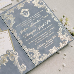 Boîte d'invitation de mariage en velours imprimé vanille, avec logo personnalisé en feuille d'or gaufrée, suite d'invitations de luxe en carton pliant - Product Image 2