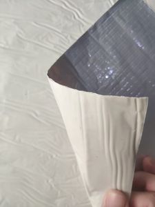 Couche de réflexion thermique résistante à <span class=keywords><strong>l</strong></span>'eau / Feuille réfléchissante en aluminium pour <span class=keywords><strong>l</strong></span>'isolation thermique dans la construction et <span class=keywords><strong>l</strong></span>'immobilier - Product Image 2