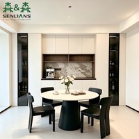 Buffet Modulaire Personnalisé avec Rangement Mural Intégré et Vitrine Symétrique en Verre pour Projet d'Appartement de Luxe