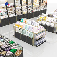 Aménagement de boutique K-beauty, présentoir de parfums, design de présentation de produits, décoration de magasin de maquillage pour centre commercial
