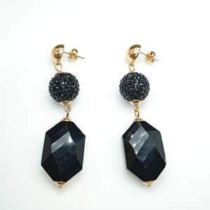 Boucles d'oreilles en cristal, pierre noire facettée, plaqué or PVD, acier inoxydable 316L, durable et résistant - Product Image 1