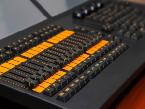 Onpc <span class=keywords><strong>2</strong></span> tocado pantalla pequeño y barato línea travieso caballo estable consola de iluminación - Product Image 5