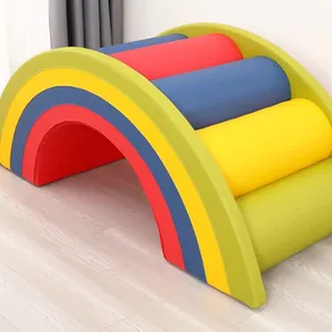 Escalador de puente de arco iris naranja personalizado, parque de juegos suave para niños y parque infantil preescolar, equipo de fiesta al aire libre