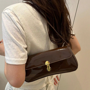 Sac fourre-tout rétro en cuir synthétique PU imperméable avec fermeture éclair pour femme, à porter à l'épaule ou sous le bras - Product Image 1