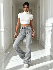 Pantalon en jean gris clair américain, délavé, élastique, légèrement évasé, coupe slim, long et large, qui rehausse la silhouette. - Product Image 2