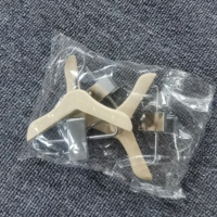 Vente en gros de pinces à cheveux multifonctions en bois antidérapantes de 10 cm avec logo personnalisé, mini pinces en bois massif pour vêtements pour animaux de compagnie