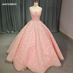 ชุดเดรสออกงานสีชมพูหรูหรา ผ้าออร์แกนซ่า สำหรับงาน Quinceañera ทรงบอลกาวน์ ไหล่ตก คอร์เซ็ท กระโปรงยาวลากพื้น รุ่น 6776 - Product Image 1