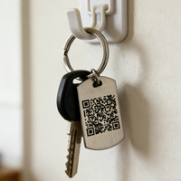 Individueller Metall-Schlüsselanhänger mit Gebürsteter Oberfläche und QR-Code zum Bedrucken