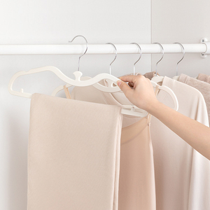 Bán Buôn Dành Cho Người Lớn Tiết Kiệm Không Gian Thấp Quần Áo Cổ Móc Áo Non-Slip Móc Áo Nhựa Chất Lượng Cao Quần Áo Móc - Product Image 4