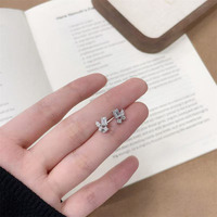 Boucles d'oreilles pendantes en or blanc 18 carats avec diamants de laboratoire, clous d'oreilles et manchettes d'oreille en forme de cœur pour femme, boucles d'oreilles pendantes tendance avec diamants de laboratoire