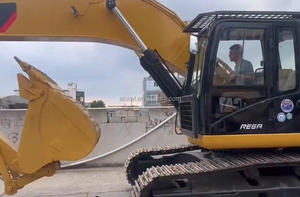 Excavatrice hydraulique CAT325D d'occasion 2022 Modèle 25 tonnes avec pompe de boîte de vitesses moteur à vendre - Product Image 6