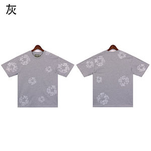 Camiseta de mezclilla de manga corta unisex con estampado de hibisco plateado brillante de la línea principal, estilo urbano holgado, para parejas - Product Image 4