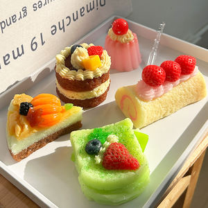 เค้กจำลองน่ารัก ของเล่นบีบคลายเครียด ของตกแต่งบ้านตุ๊กตา ทำจากพลาสติก รูปแบบเค้กชีส - Product Image 1