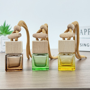 Nhà Máy 8Ml Màu Vuông Nước Hoa Xe Hơi Thương Hiệu Tự Động Làm Mát Không Khí Lọ Ít Rỗng Treo Xe Nước Hoa Khuếch Tán Chai Thủy Tinh - Product Image 1