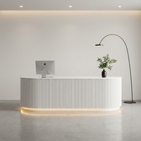 Comptoir de réception moderne blanc durable avec éclairage LED, vente en gros OEM, sur mesure pour salon de beauté, hôtel, hôpital, directement de l'usine