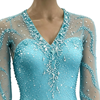 Robe de patinage artistique turquoise, col en V, manches longues en maille, dos ouvert croisé, jupe courte entièrement ornée de strass pour adultes et enfants
