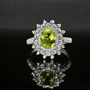 Fashion Natural Peridot Oval Cut High Carbon Diamond 925 Sterling Silver Rings Yellow Gemstone Women Luxury Wedding Rings