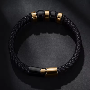 Bracelet personnalisé <span class=keywords><strong>pour</strong></span> homme, logo gravé, fait main, en cuir tressé noir, fermoir en acier inoxydable doré, style punk, cadeau <span class=keywords><strong>pour</strong></span> poignet - Product Image 2