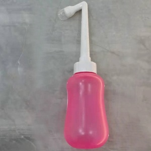 Bouteille de lavage péri-rectal NZMAN rose translucide à l'envers pour soins post-partum, bidet portable pour nettoyage et récupération périnéale pour les nouvelles mamans - Product Image 2