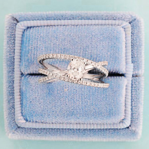 Anello da donna creativo e unico con zirconi cubici, ornamento per le mani semplice ed elegante per tutti i giorni - Product Image 2