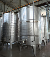 Fermenteur à double enveloppe en acier inoxydable de 10 000 L, état neuf, avec chemise de refroidissement à plaques alvéolées pour la production de vin rouge sec