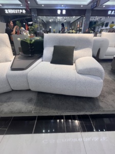 Sofá Esquinero Minimalista de Dos Plazas con Tapicería de Tela y Patas de Madera Personalizables, Diseño Italiano, Decoración Elegante para Sala de Estar u Hotel - Product Image 2