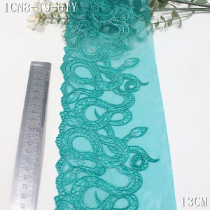 Ribete <span class=keywords><strong>de</strong></span> encaje bordado <span class=keywords><strong>de</strong></span> poliéster verde pavo real <span class=keywords><strong>de</strong></span> 13 cm con diseño <span class=keywords><strong>de</strong></span> serpiente misteriosa al por mayor, accesorios <span class=keywords><strong>de</strong></span> costura para mujer - Product Image 2